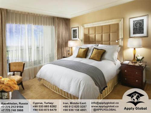 Luxury-bedroom-with-golden-decoration